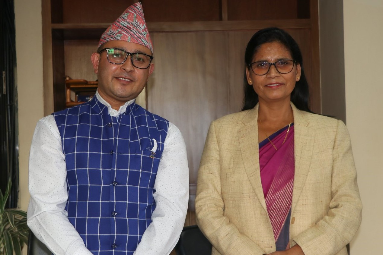 मन्त्री, मकै र मही.........