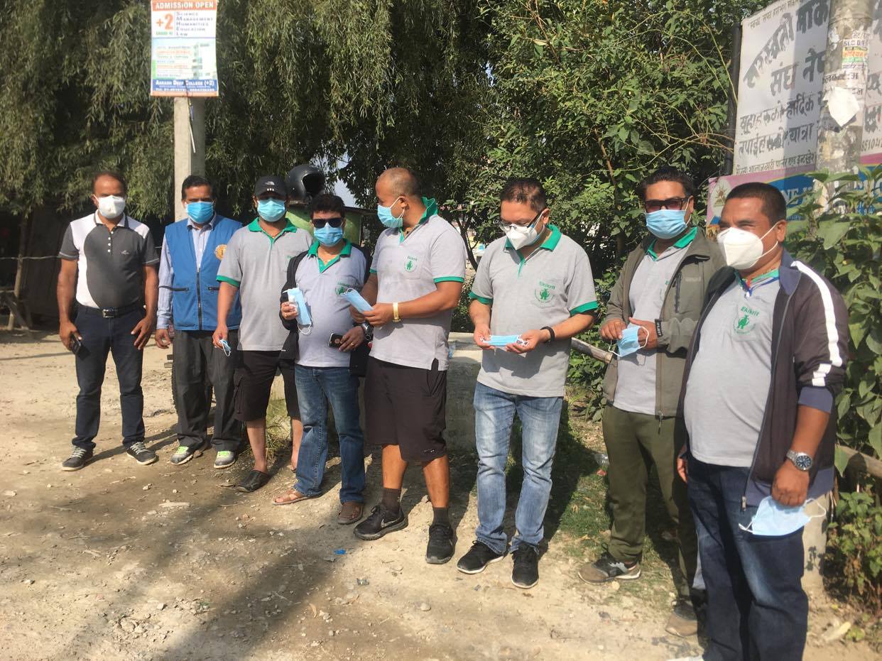 एकिकृत साकोसद्वारा मास्क र स्यानिटाइजर   वितरण