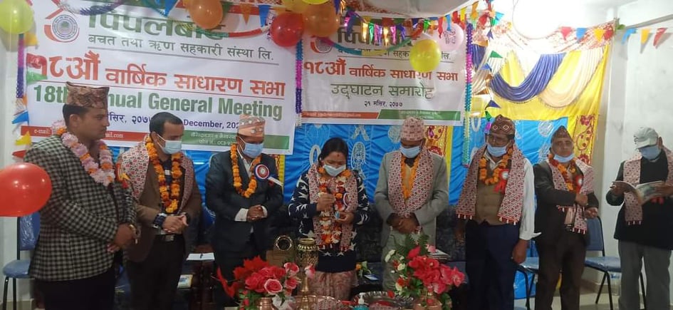 जेष्ठ सेयर सदस्यलाई सामाजिक सुरक्षा भत्ता वितरण गर्दै पिपलबोटको १८ औं बार्षिक साधारणसभा सम्पन्न