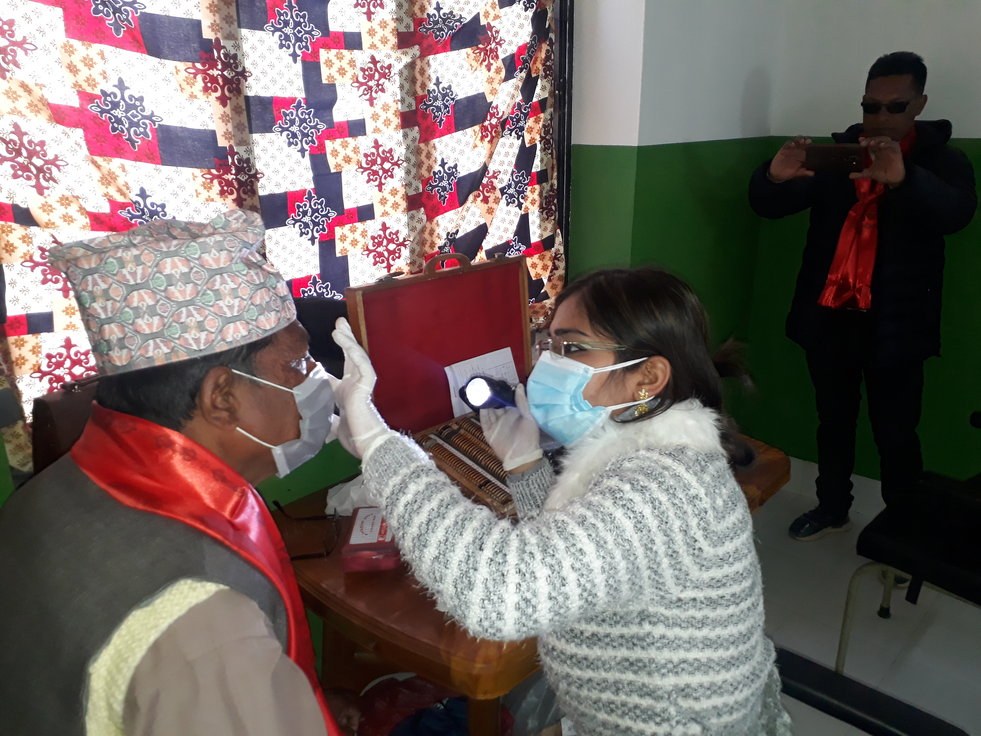 काभ्रेको बेथानचोकका स्थानीय बासिन्दाहरुका लागि निःशुल्क आँखा शिविर सञ्चालन