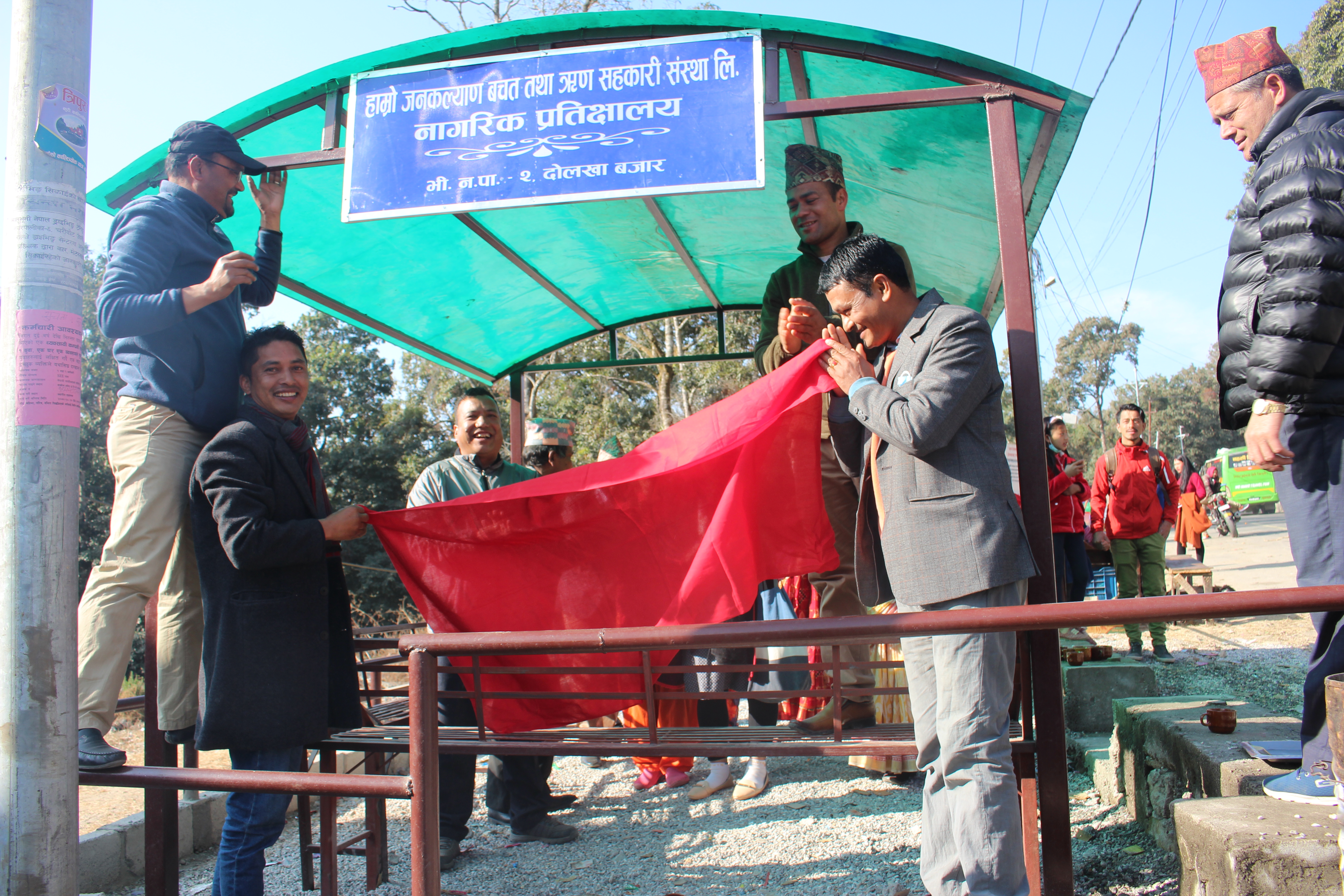 हाम्रो जनकल्याणद्वारा तेस्रो यात्रु प्रतिक्षालय निर्माणः आजै समुदायमा हस्तान्तरण