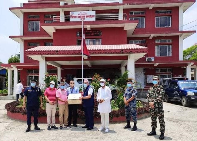 झापाको सहकारी अभियानद्वारा कोभिड नियन्त्रणका लागि स्वास्थ्य सामग्री सहयोग