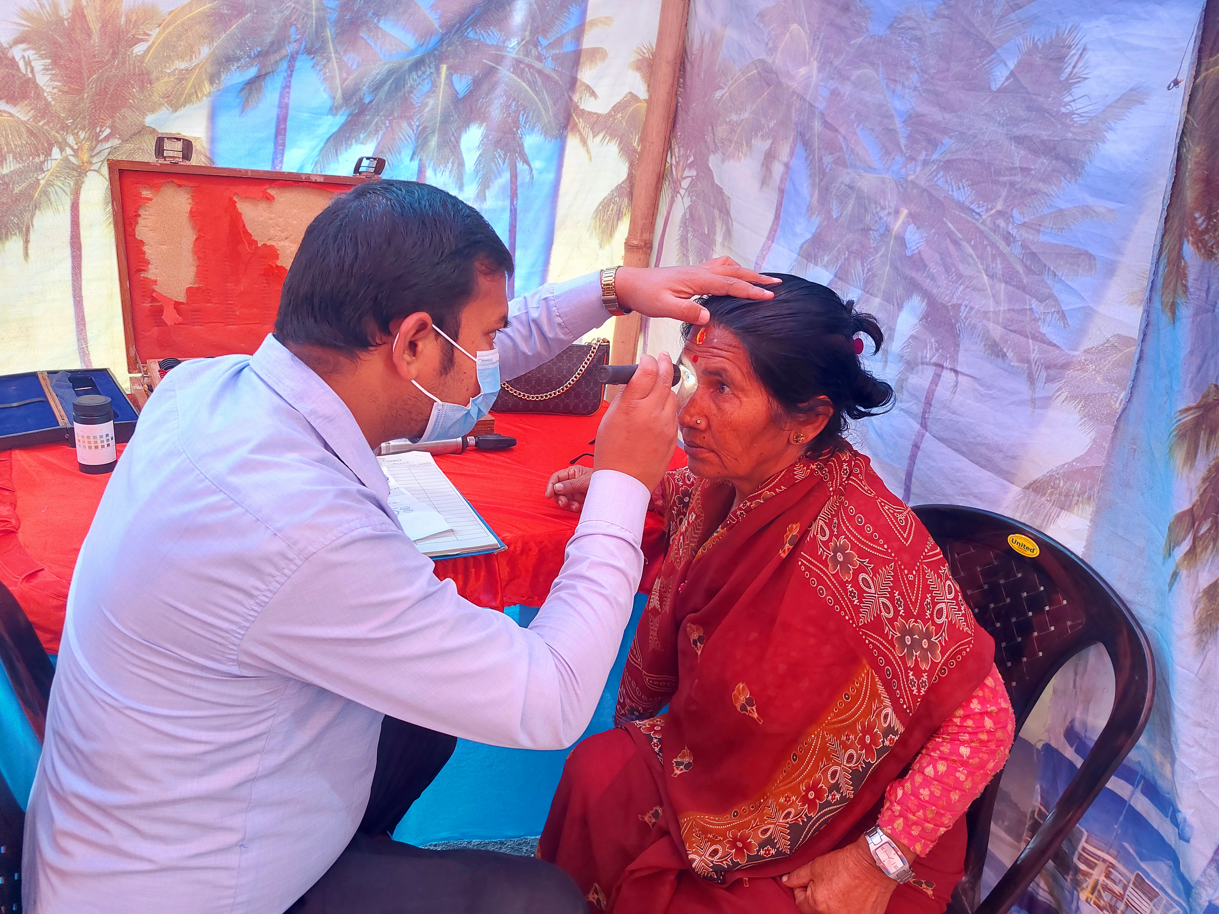 महिला साकोसद्वारा निःशुल्क आँखा शिविर सञ्चालन, १८५ ले लिए सेवा