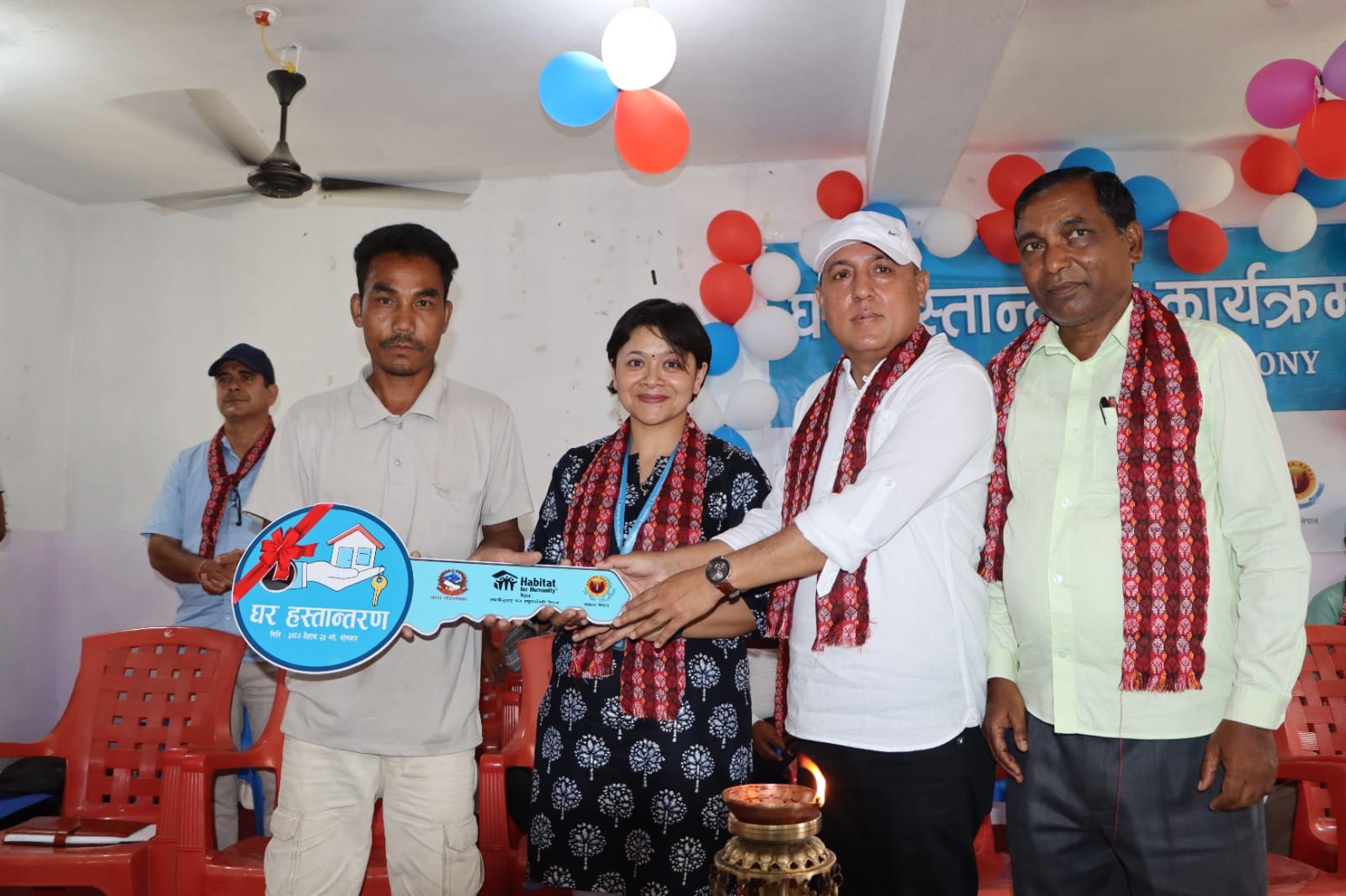 अति विपन्न सदस्यलाई सहारा नेपाल साकोसद्वारा आवास हस्तान्तरण