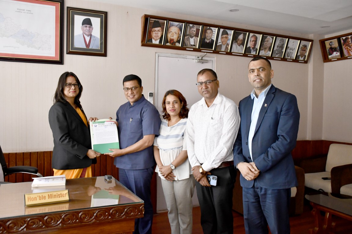 आयकरको दरमा भएको बृद्धि फिर्ताको माग सहित नेफ्स्कूनले बुझायो सहकारी मन्त्रीलाई ज्ञापनपत्र 