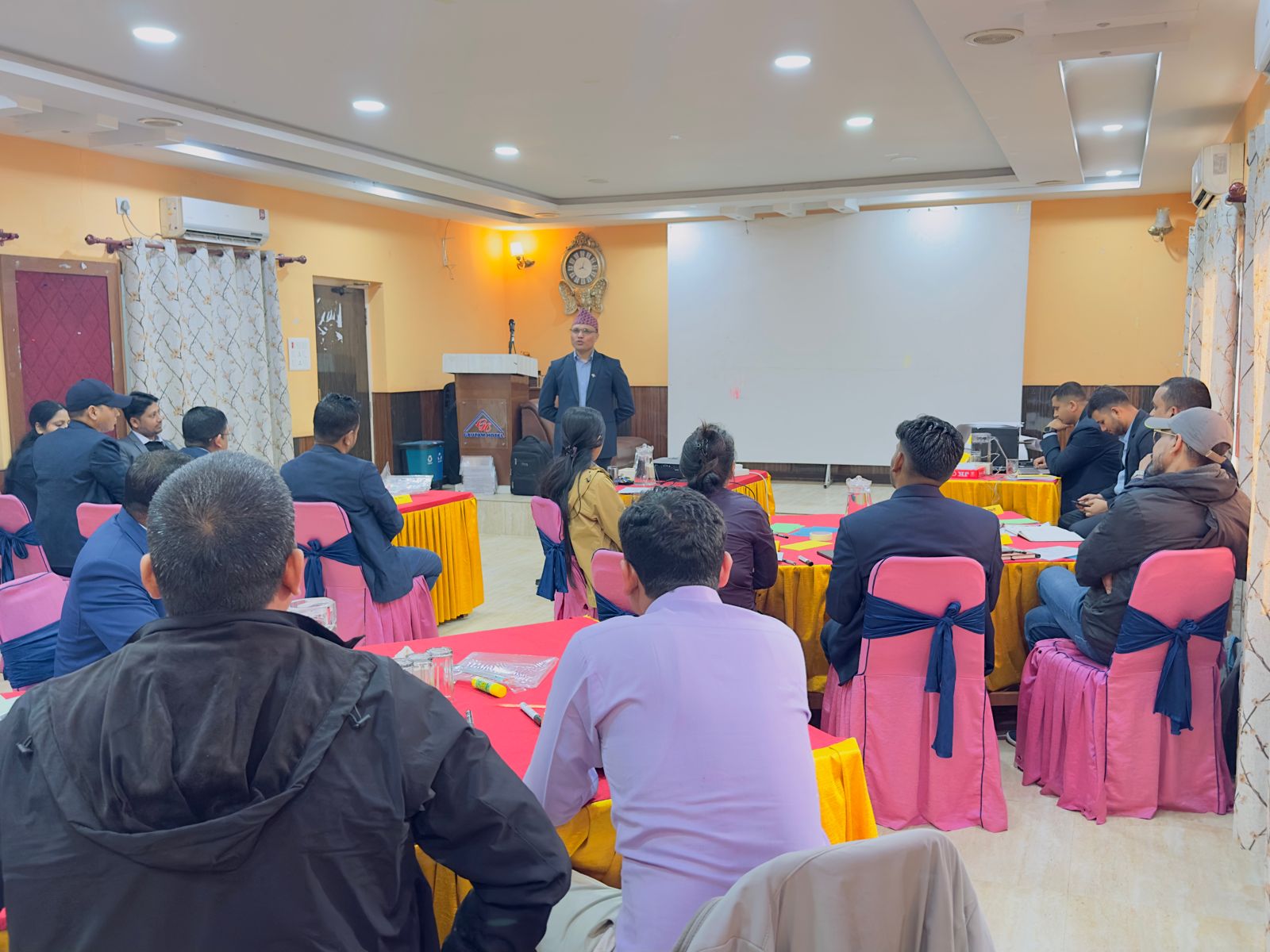 बर्दिवासमा 'ऋण अधिकृतहरुको क्षमता अभिवृद्धि तालिम' सम्पन्न