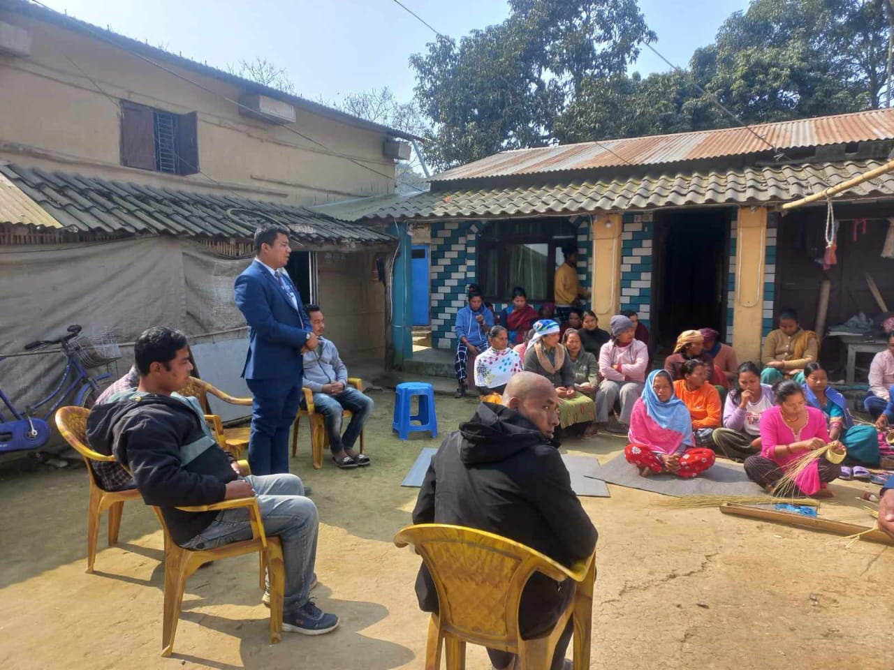 सदस्यको मझेरीमा मनको कुरा सुन्दै सुनाउँदै विकू साकोस