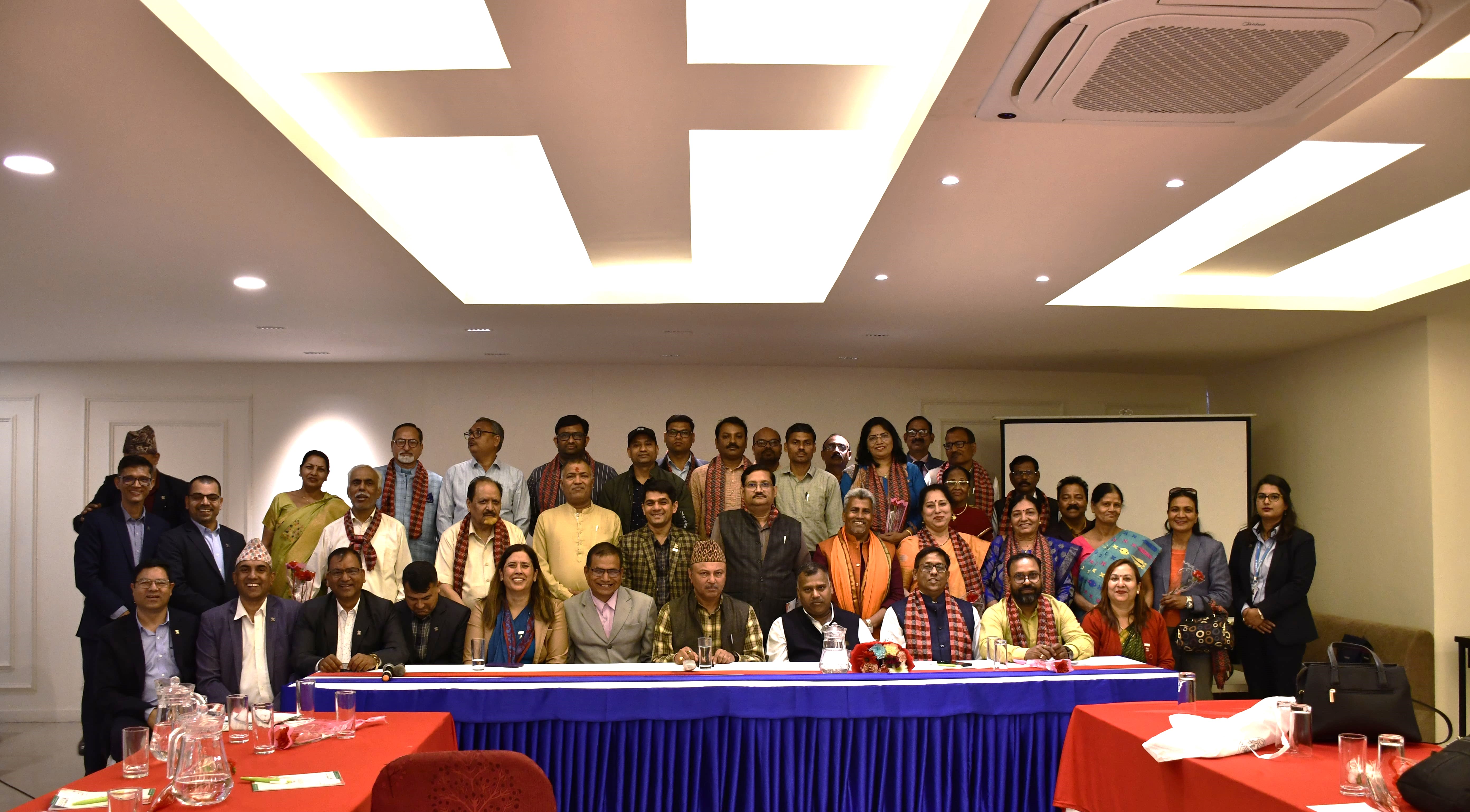 भारतीय सहकारीकर्मीहरु र नेफ्स्कूनबीच अन्तरक्रिया