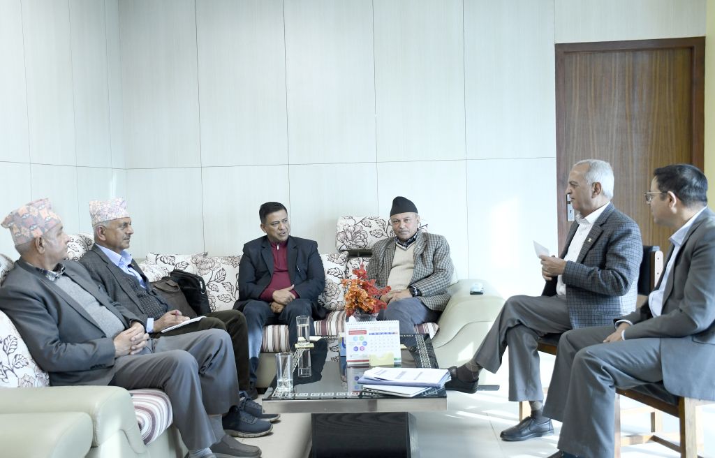 नेफ्स्कूनका सल्लाहकारहरु सँग छलफल