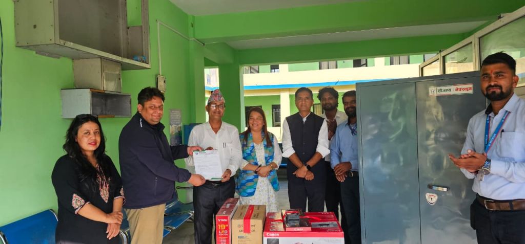 नेफ्स्कूनद्वारा निजगढ नगरपालिकालाई कार्यालय सामग्री हस्तान्तरण